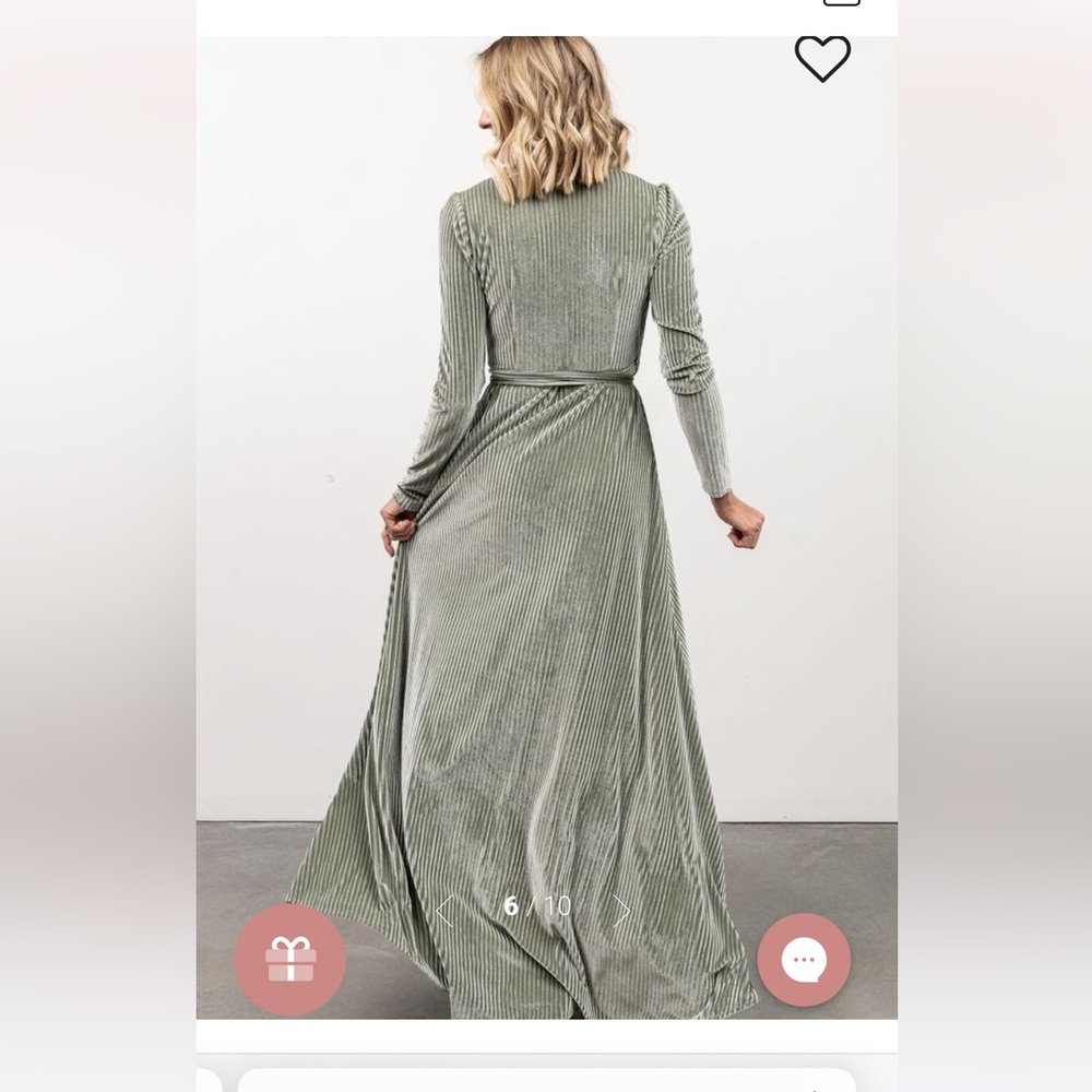 Wore it one time to a wedding. Love this dress! Size extra small.